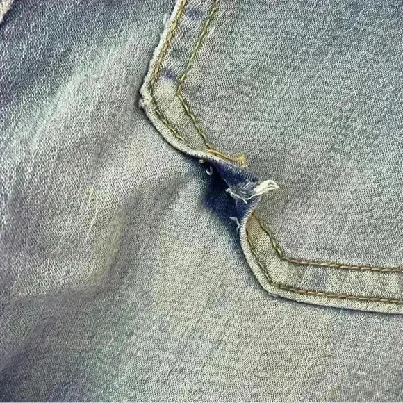 Celebrity Pink Distressed Skinny Jeans  size 25 - Picture 15 of 15